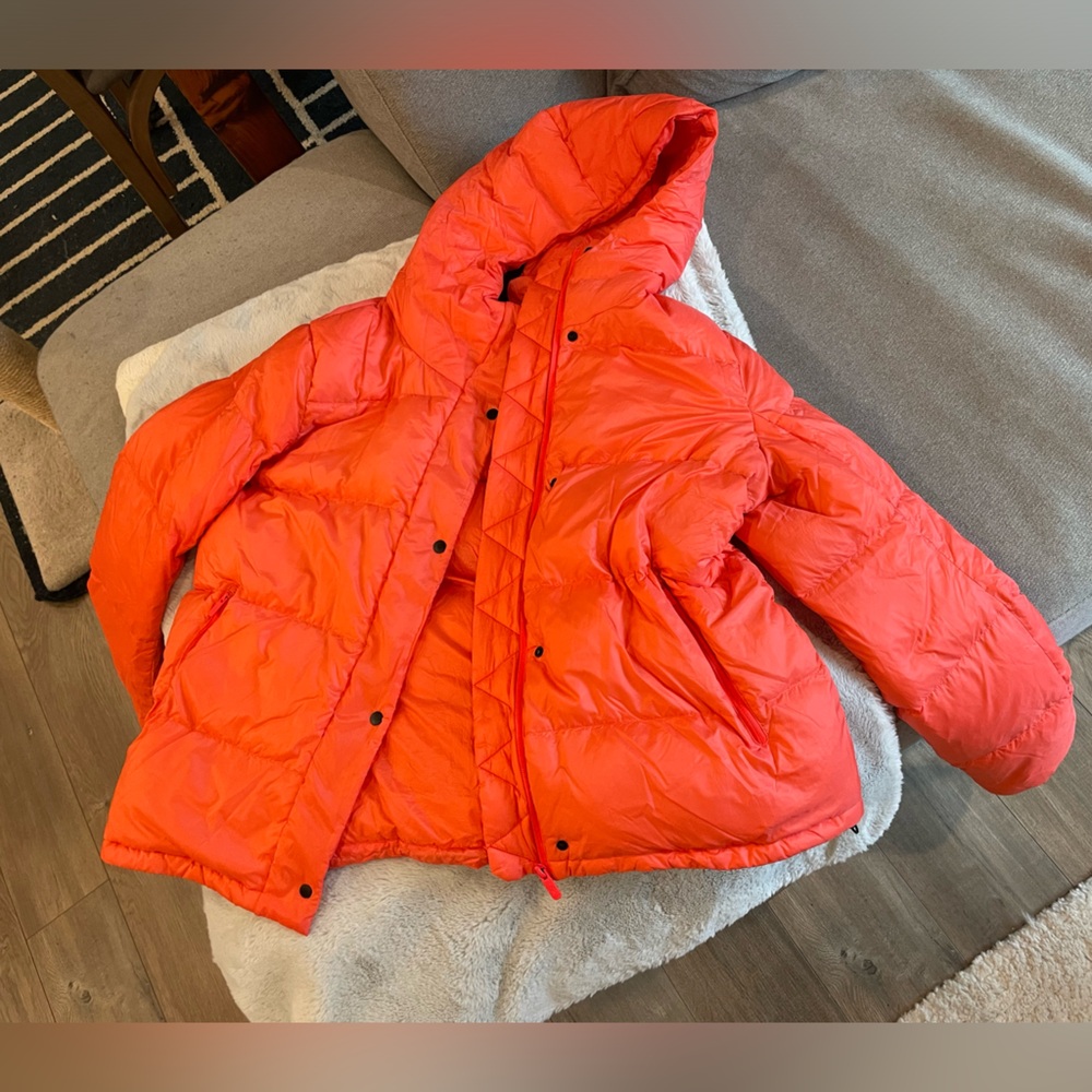 Lululemon Wunder Puff, Size 8, Color Flame